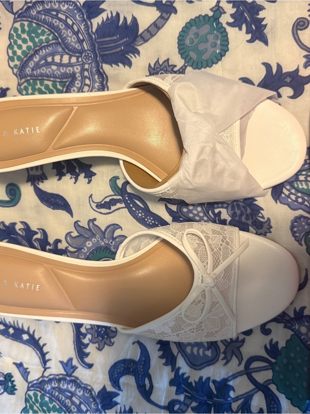 Kelly & Katie White Lace Slip-On Bow Mule Kitten Heel - Picture 2 of 3